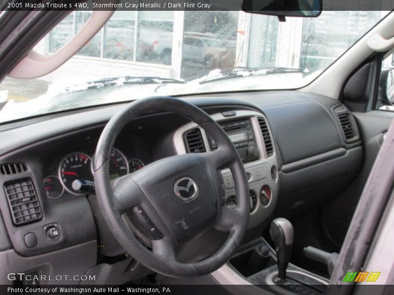 Dashboard of 2005 Tribute s 4WD