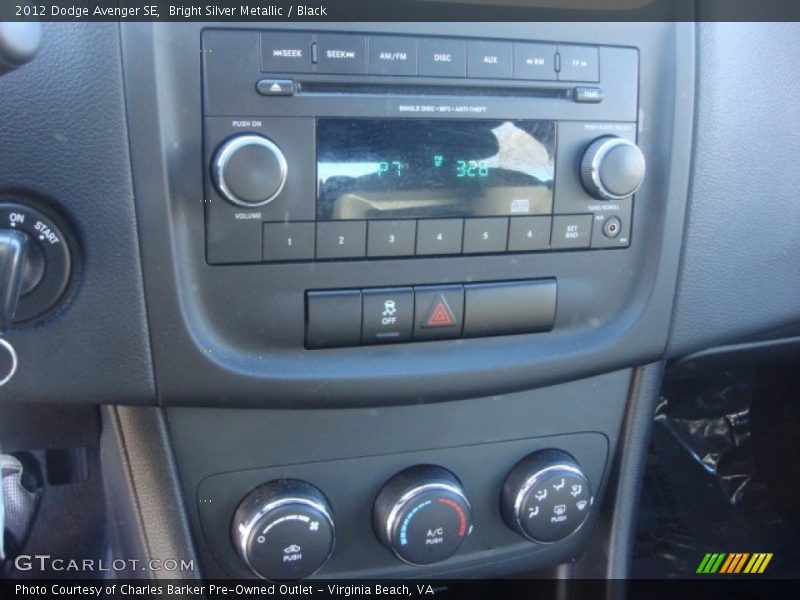 Bright Silver Metallic / Black 2012 Dodge Avenger SE
