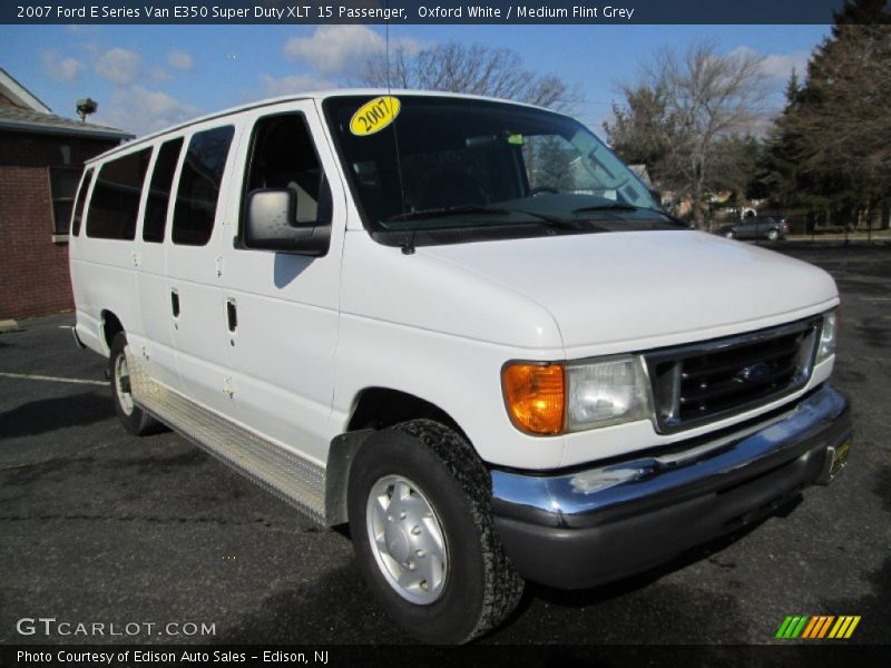 Front 3/4 View of 2007 E Series Van E350 Super Duty XLT 15 Passenger