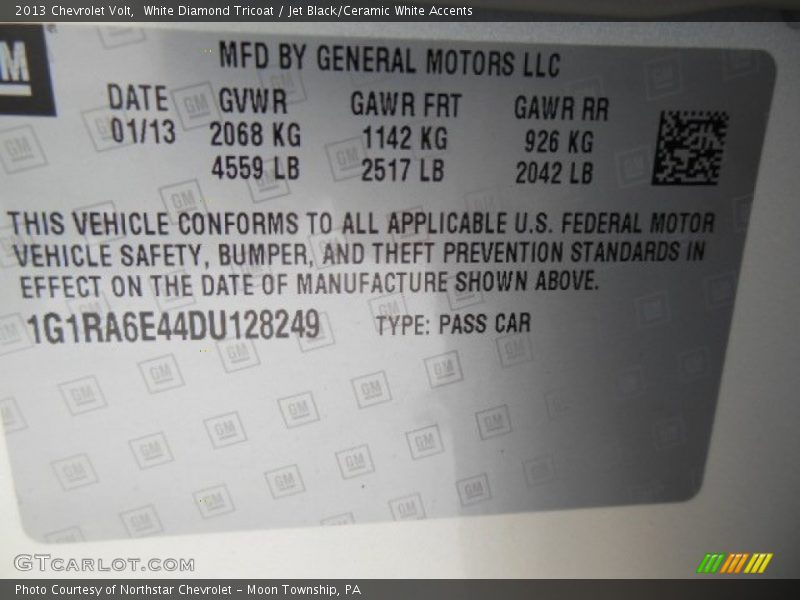 White Diamond Tricoat / Jet Black/Ceramic White Accents 2013 Chevrolet Volt