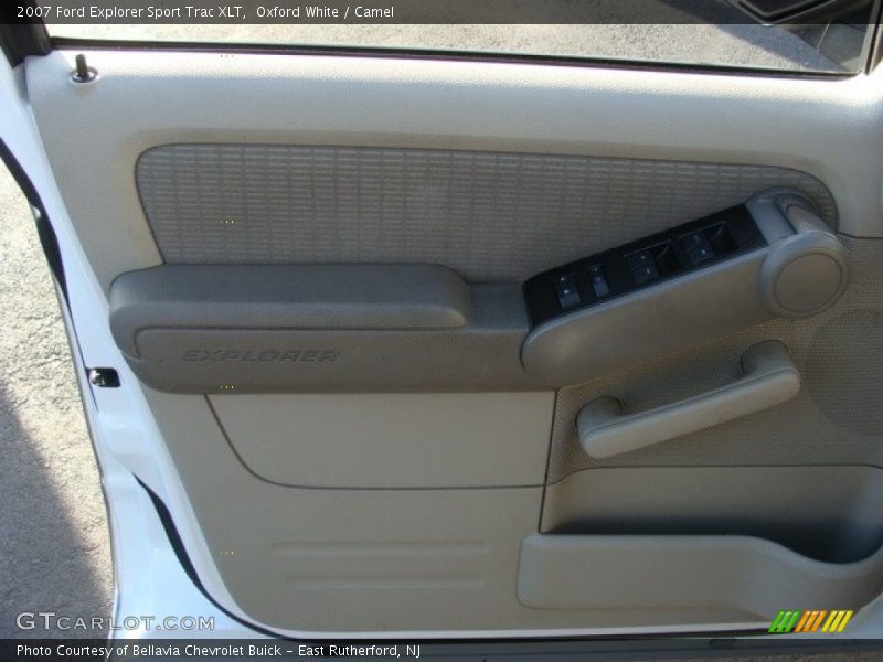Oxford White / Camel 2007 Ford Explorer Sport Trac XLT