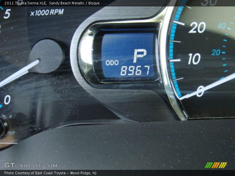 Sandy Beach Metallic / Bisque 2011 Toyota Sienna XLE
