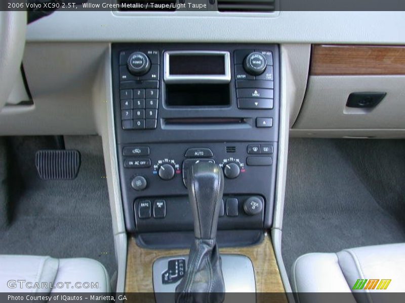 Controls of 2006 XC90 2.5T