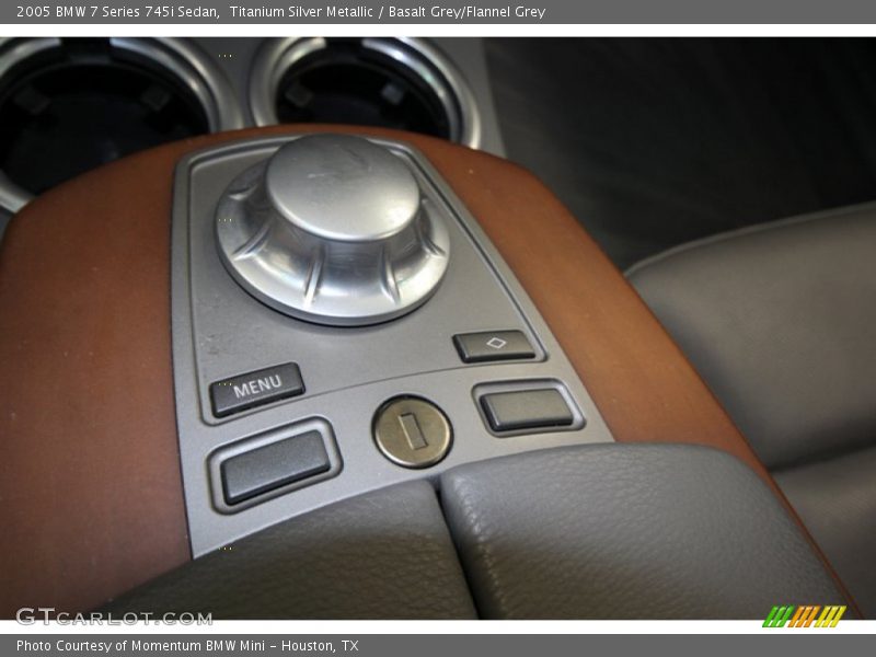 Controls of 2005 7 Series 745i Sedan