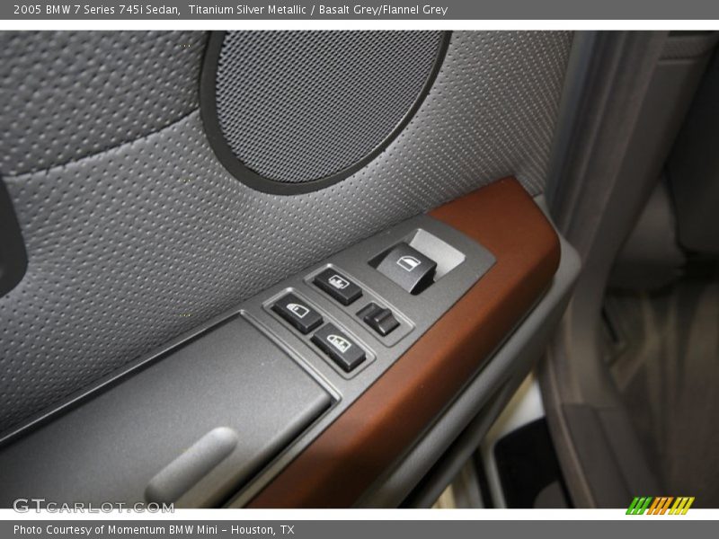 Controls of 2005 7 Series 745i Sedan