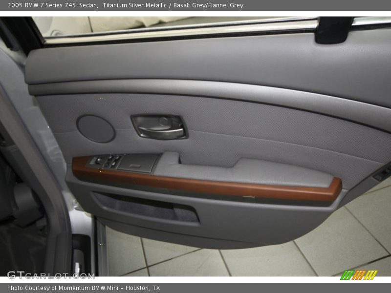 Door Panel of 2005 7 Series 745i Sedan