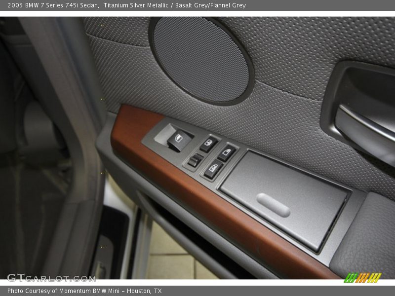 Controls of 2005 7 Series 745i Sedan