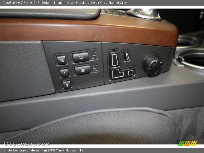 Controls of 2005 7 Series 745i Sedan