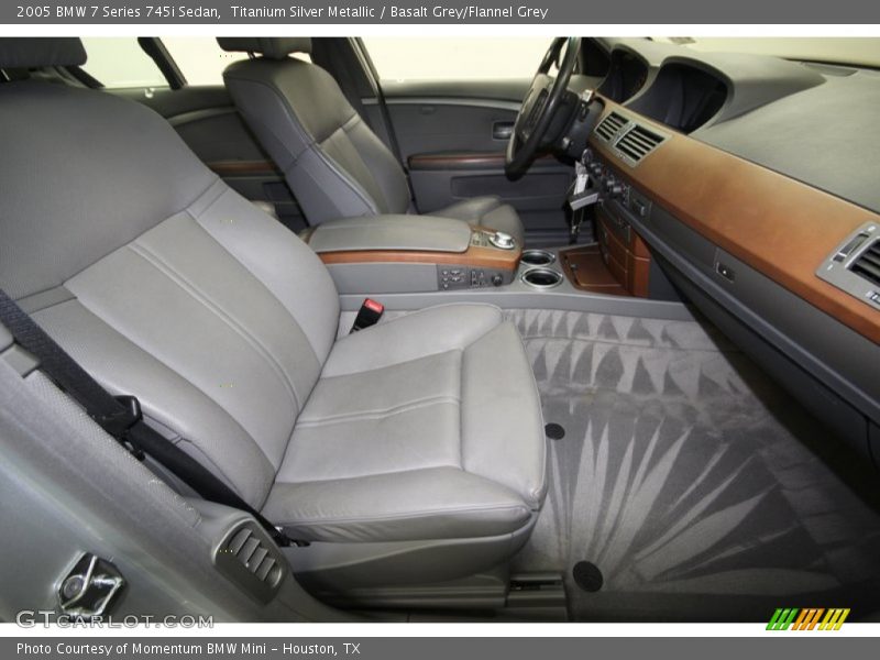 Front Seat of 2005 7 Series 745i Sedan