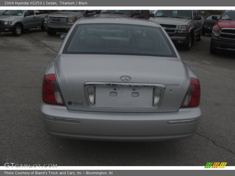 Titanium / Black 2004 Hyundai XG350 L Sedan