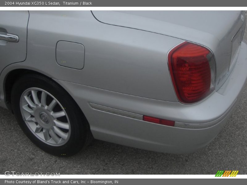 Titanium / Black 2004 Hyundai XG350 L Sedan