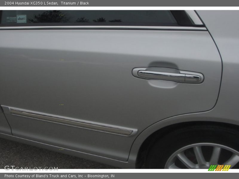 Titanium / Black 2004 Hyundai XG350 L Sedan