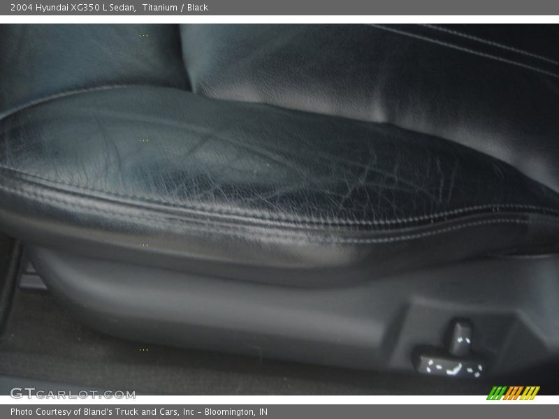 Titanium / Black 2004 Hyundai XG350 L Sedan