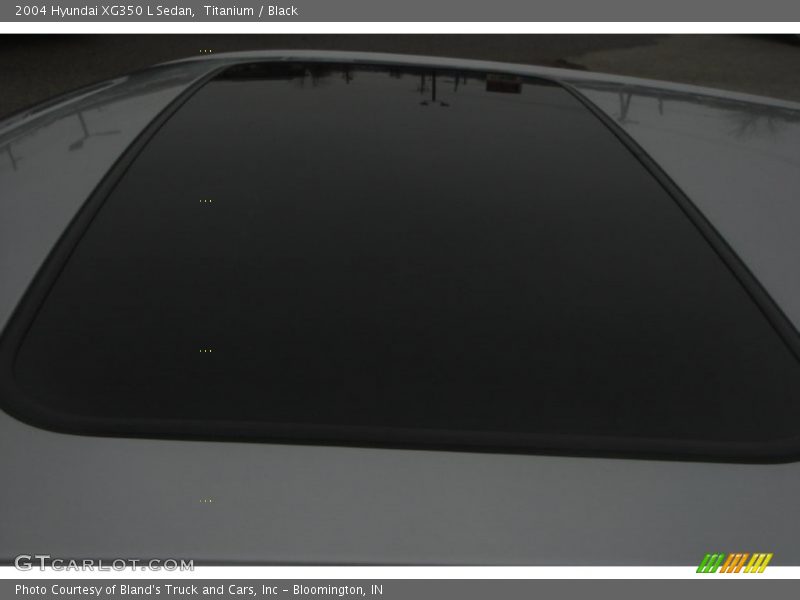 Titanium / Black 2004 Hyundai XG350 L Sedan
