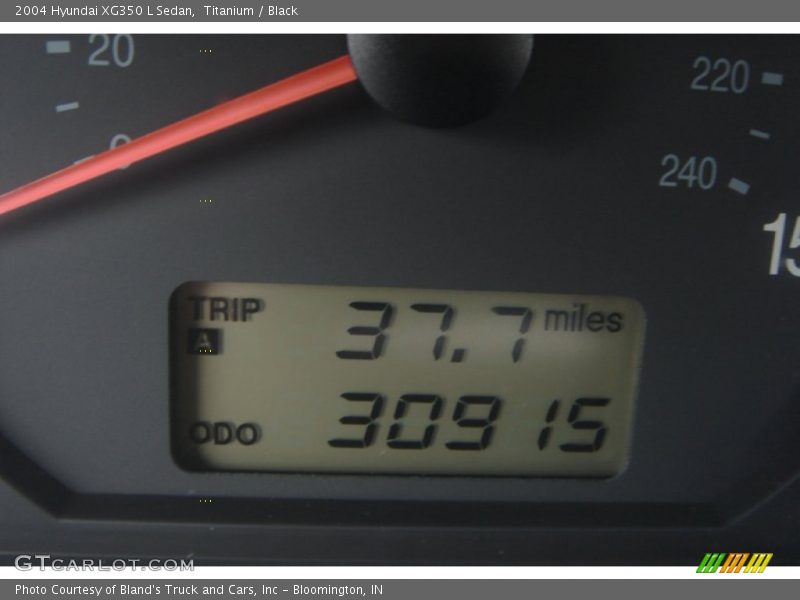 Titanium / Black 2004 Hyundai XG350 L Sedan