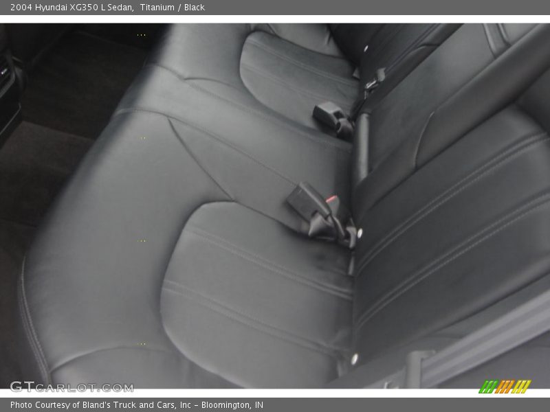 Titanium / Black 2004 Hyundai XG350 L Sedan