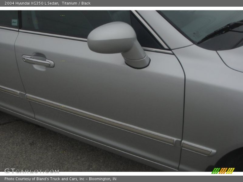 Titanium / Black 2004 Hyundai XG350 L Sedan
