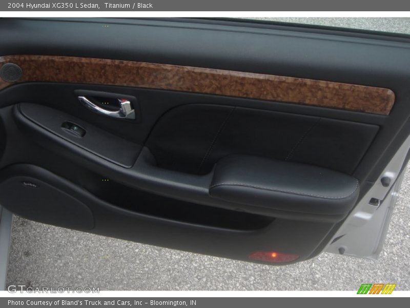 Titanium / Black 2004 Hyundai XG350 L Sedan