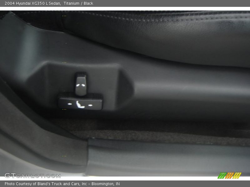 Titanium / Black 2004 Hyundai XG350 L Sedan