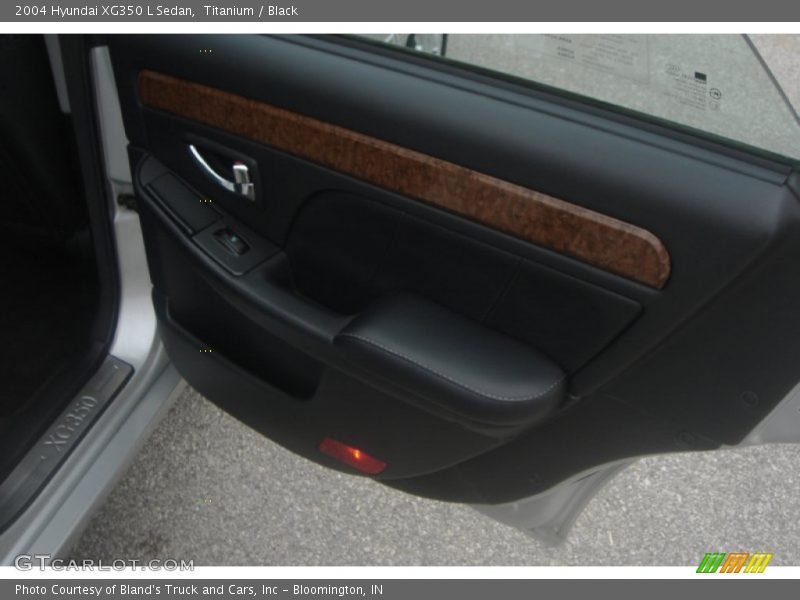 Titanium / Black 2004 Hyundai XG350 L Sedan