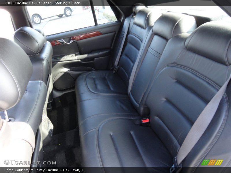 Sterling / Black 2000 Cadillac DeVille Sedan