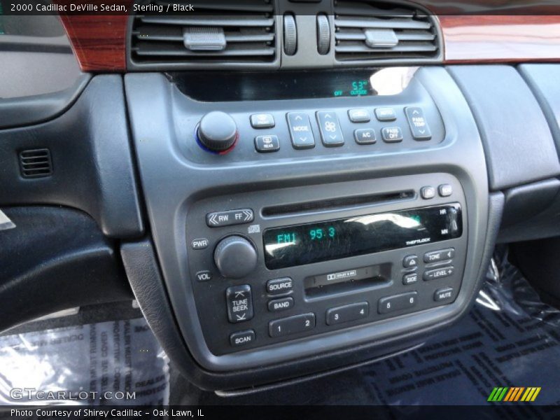 Sterling / Black 2000 Cadillac DeVille Sedan