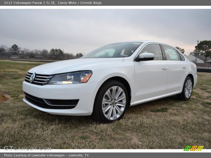 Front 3/4 View of 2013 Passat 2.5L SE