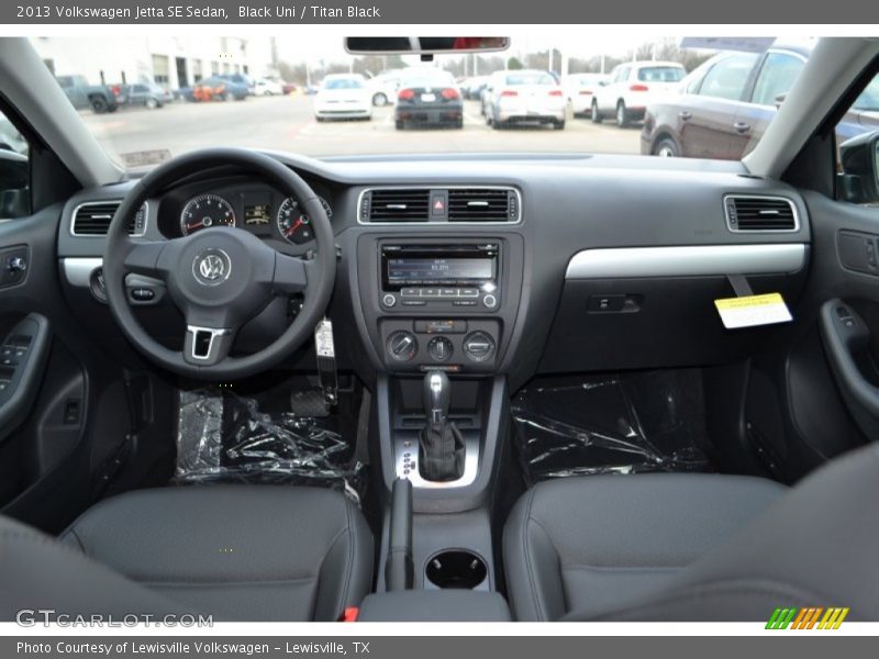 Black Uni / Titan Black 2013 Volkswagen Jetta SE Sedan