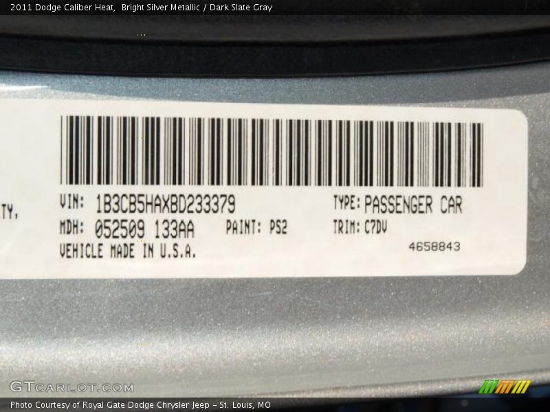 Bright Silver Metallic / Dark Slate Gray 2011 Dodge Caliber Heat