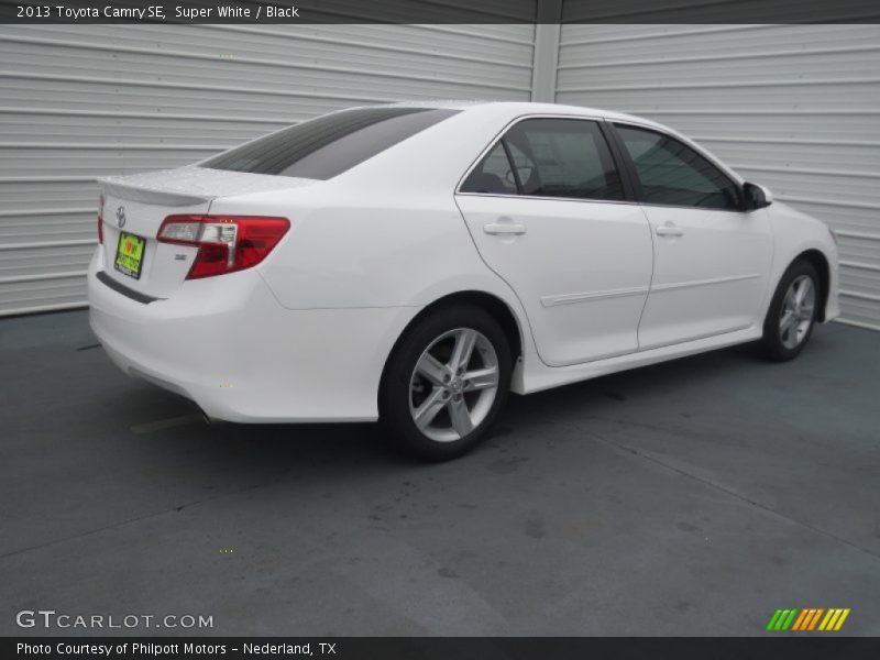 Super White / Black 2013 Toyota Camry SE