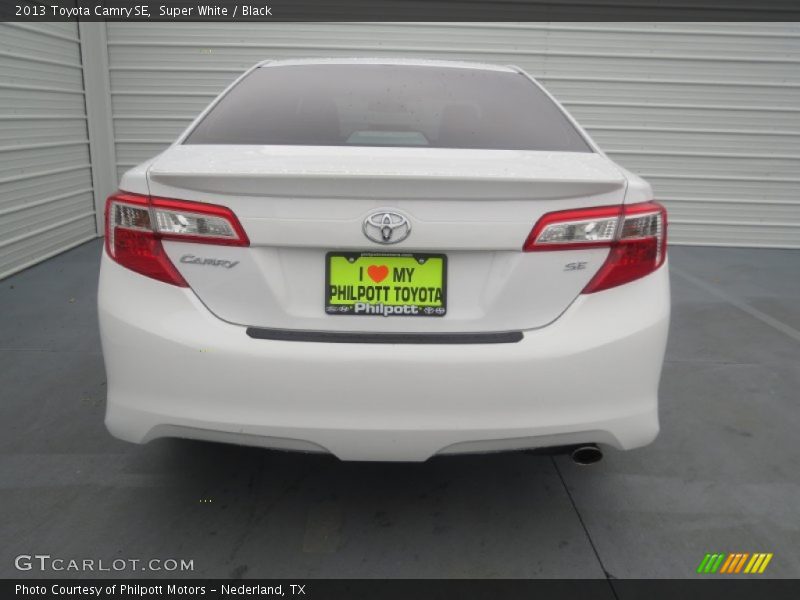 Super White / Black 2013 Toyota Camry SE