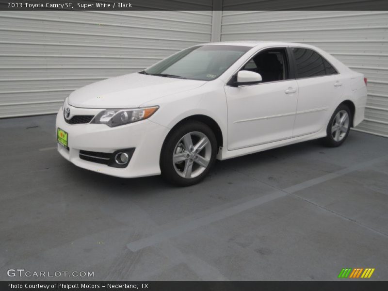 Super White / Black 2013 Toyota Camry SE
