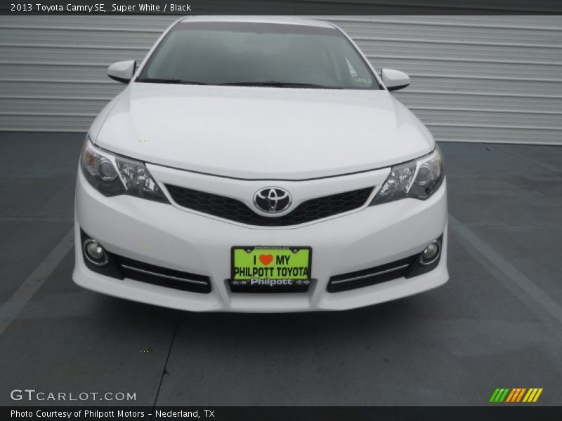 Super White / Black 2013 Toyota Camry SE