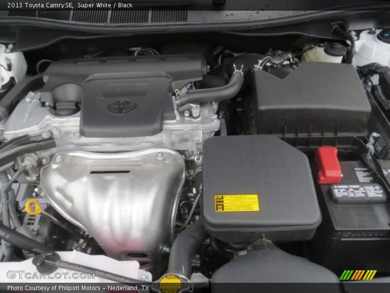 Super White / Black 2013 Toyota Camry SE