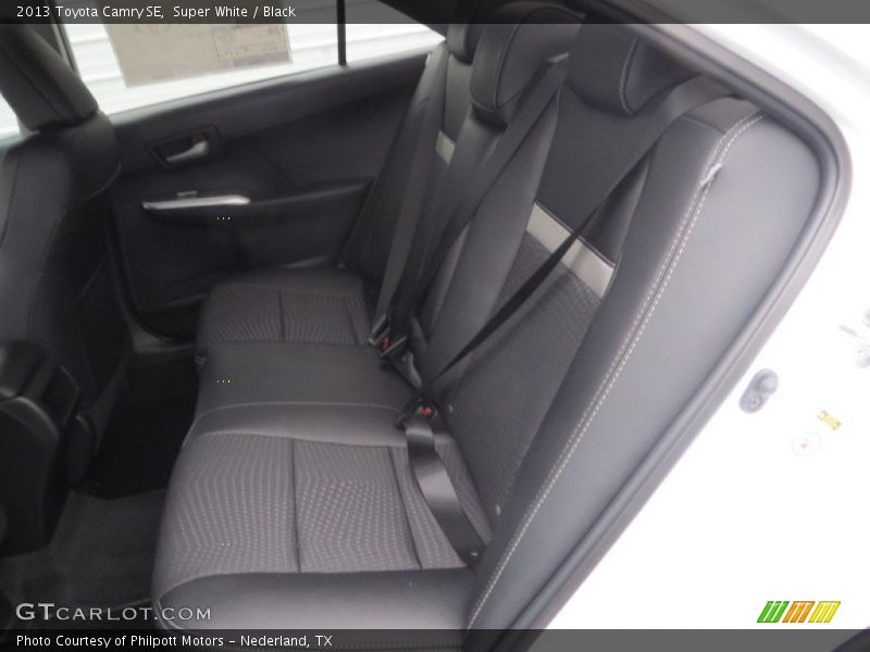 Super White / Black 2013 Toyota Camry SE