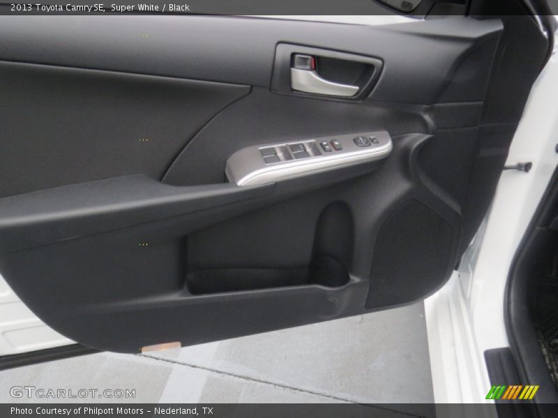 Super White / Black 2013 Toyota Camry SE