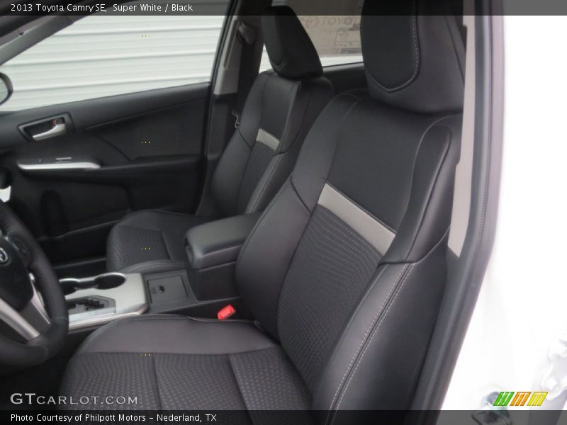 Super White / Black 2013 Toyota Camry SE