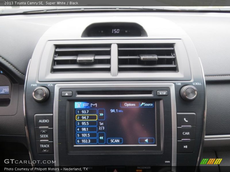 Super White / Black 2013 Toyota Camry SE