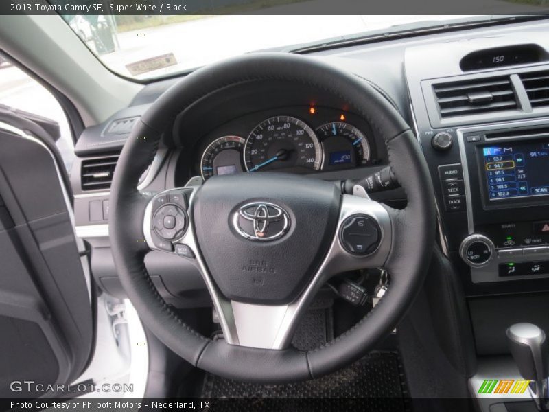 Super White / Black 2013 Toyota Camry SE