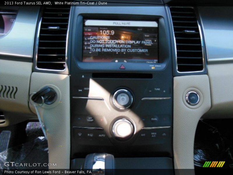 White Platinum Tri-Coat / Dune 2013 Ford Taurus SEL AWD