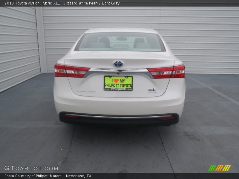 Blizzard White Pearl / Light Gray 2013 Toyota Avalon Hybrid XLE