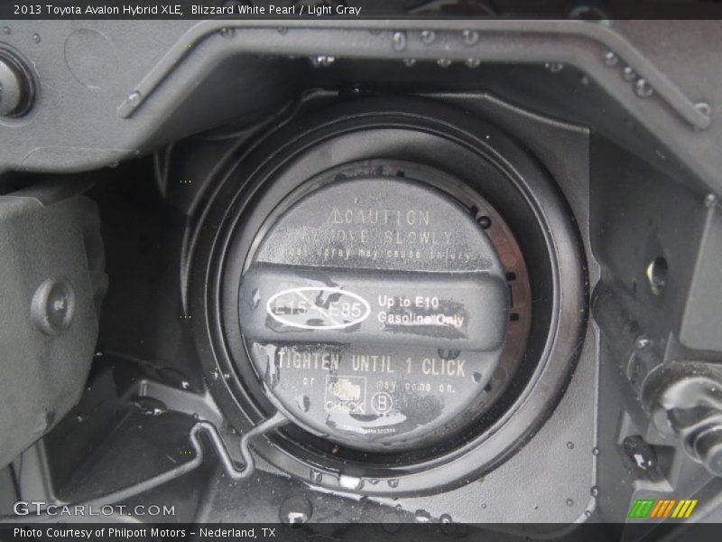 Blizzard White Pearl / Light Gray 2013 Toyota Avalon Hybrid XLE