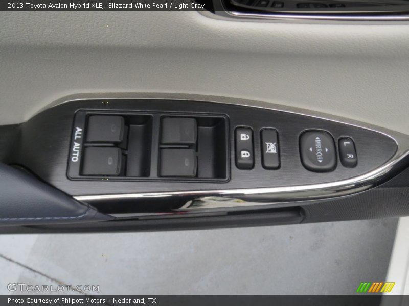 Controls of 2013 Avalon Hybrid XLE