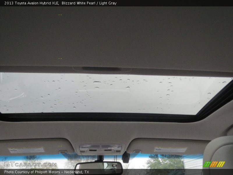 Blizzard White Pearl / Light Gray 2013 Toyota Avalon Hybrid XLE