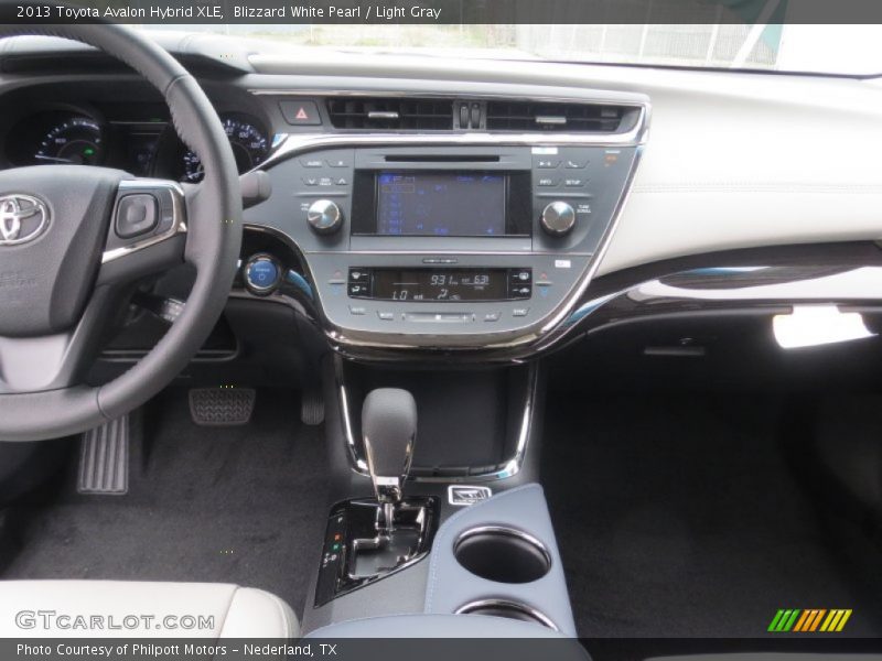 Controls of 2013 Avalon Hybrid XLE
