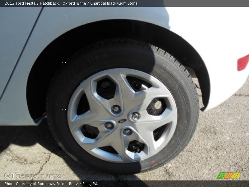 Oxford White / Charcoal Black/Light Stone 2013 Ford Fiesta S Hatchback