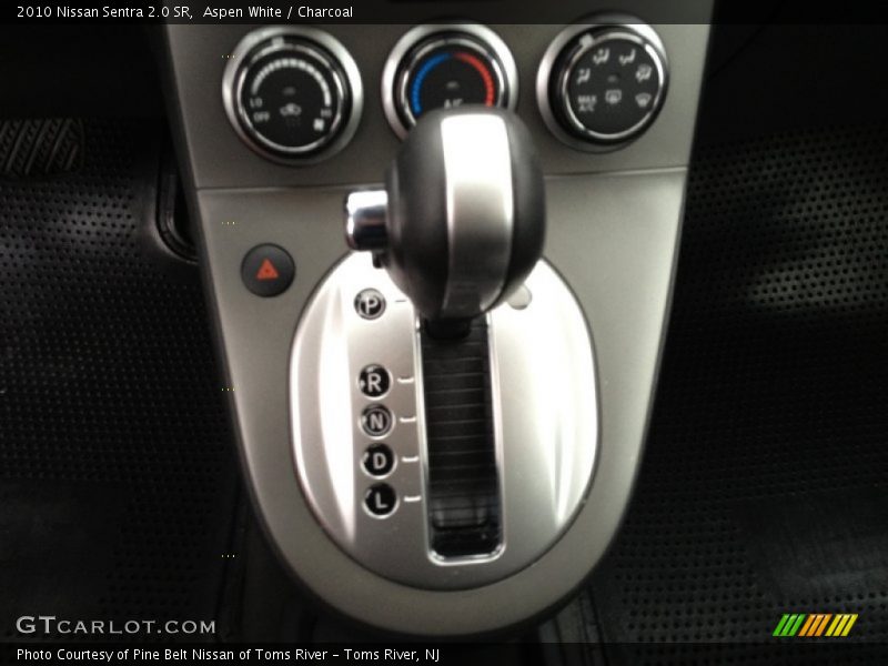 Aspen White / Charcoal 2010 Nissan Sentra 2.0 SR