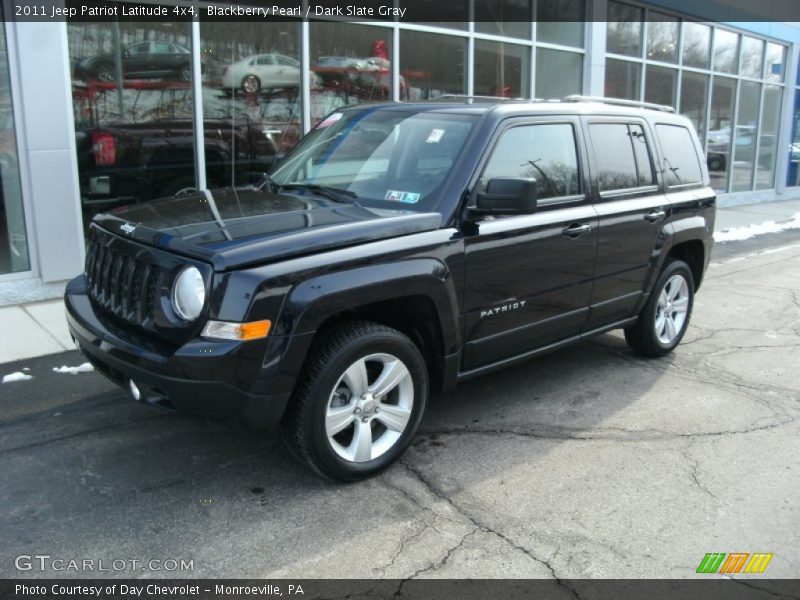 Front 3/4 View of 2011 Patriot Latitude 4x4