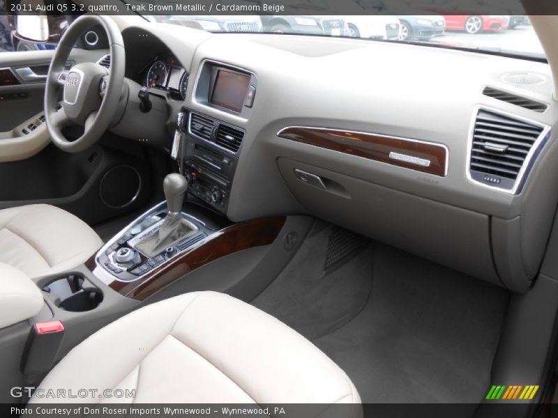 Dashboard of 2011 Q5 3.2 quattro