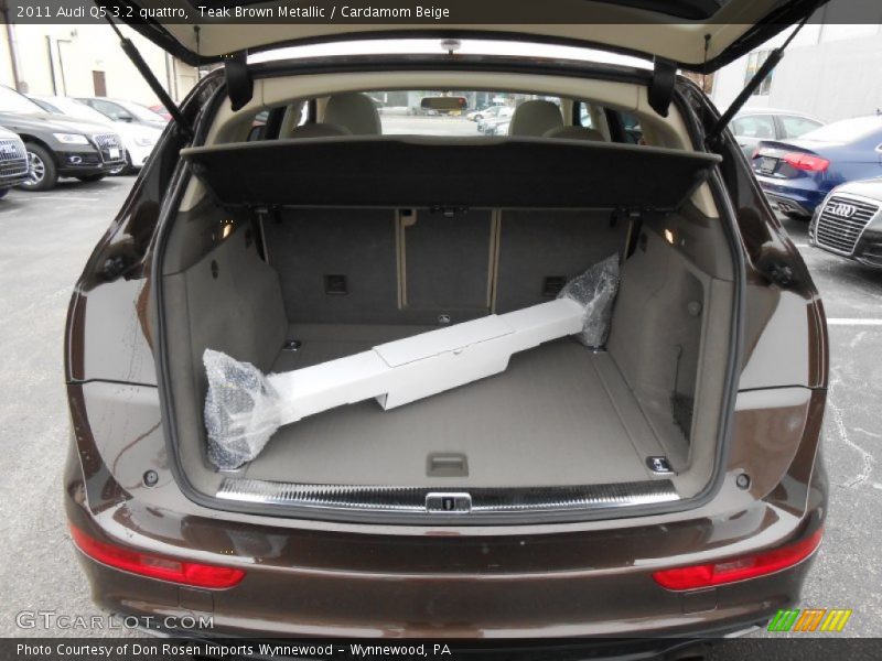  2011 Q5 3.2 quattro Trunk